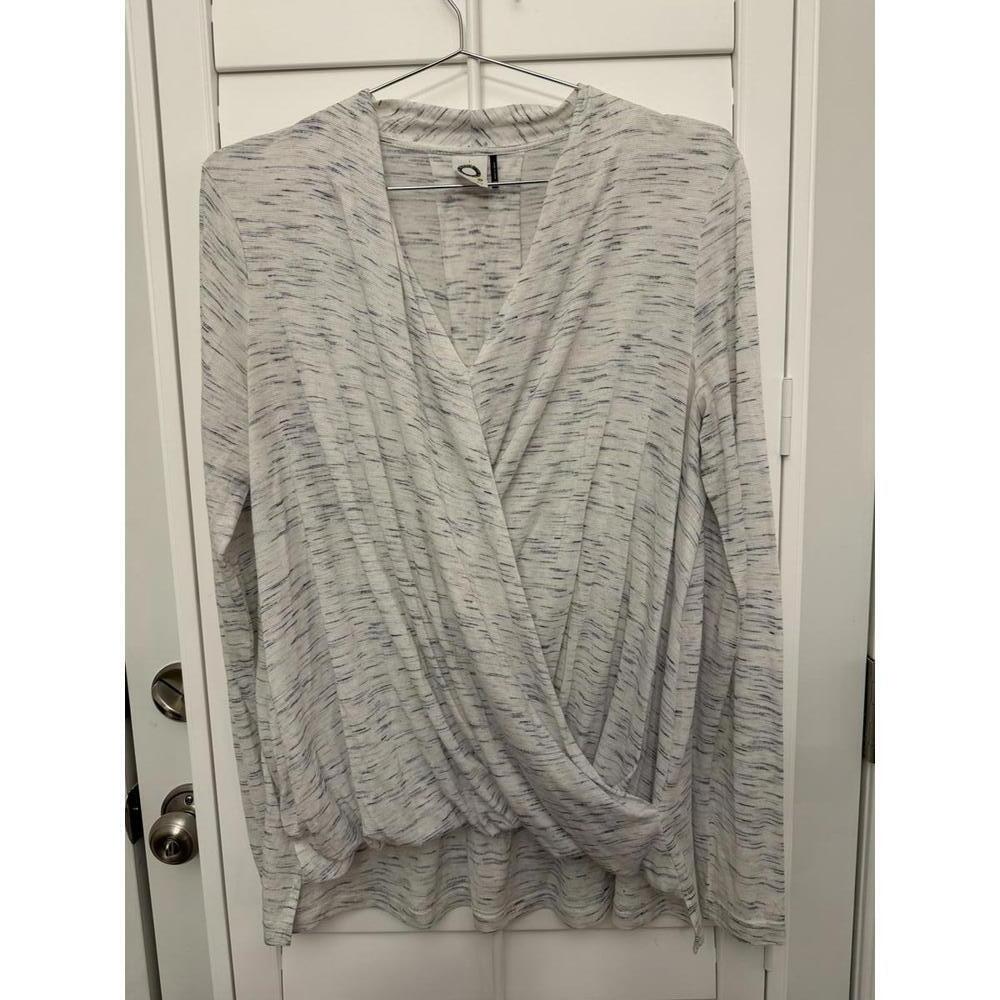 Anthropologie Akemi + Kin white and gray/blue space-dye faux-wrap knit top